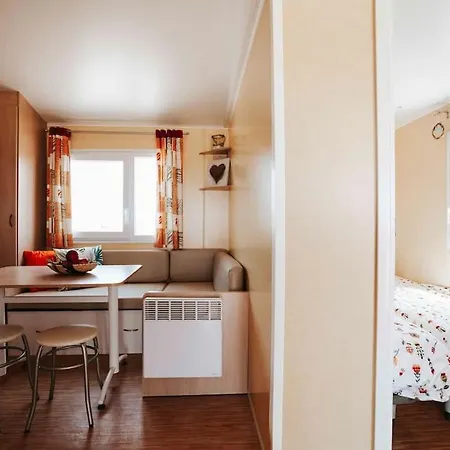 Sunny Tiny House With Sea View بيت للعطل
